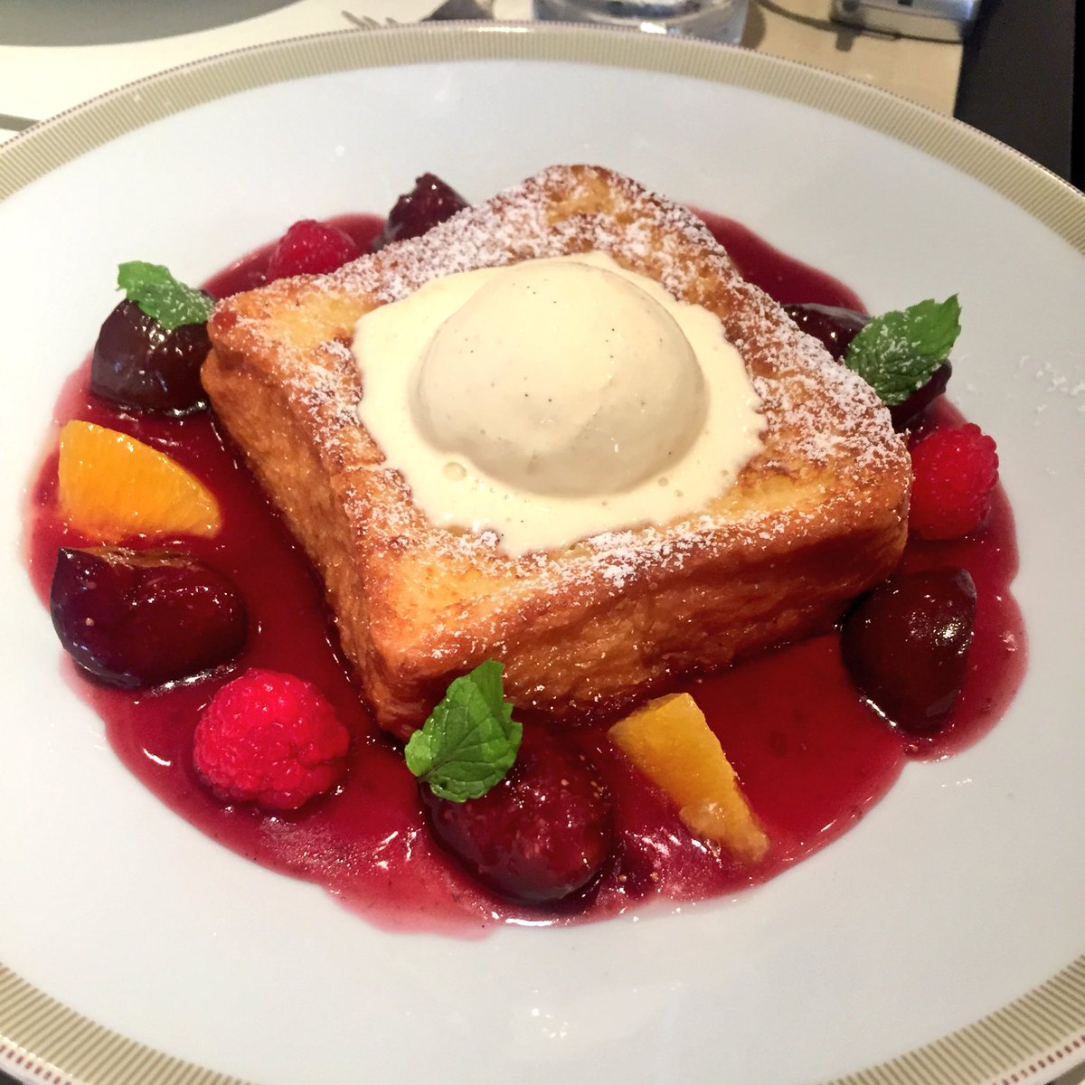 Chico Twitterissa 帝国ホテル パークサイドダイナー10周年 来年3月で を記念し グランドメニューがリニューアル このために焼くブリオッシュ使ったふるふるのフレンチトースト などでてます 9 1 は黒いちじくのフレンチトーストとか洋梨のクレープとかも