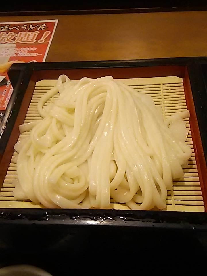 bas10aotan's tweet photo. うどん食べ放題なう。今５枚目だけど以外にあるな。 https://t.co/6bdwvKrZCv