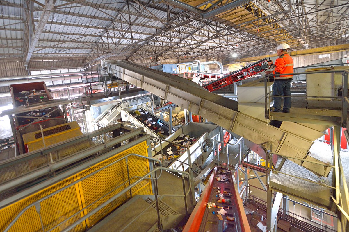 LeHavreMetro's tweet image. Le centre de tri du #Havre a été modernisé pour ces nouveaux emballages #TousLesEmballagesSeTrient