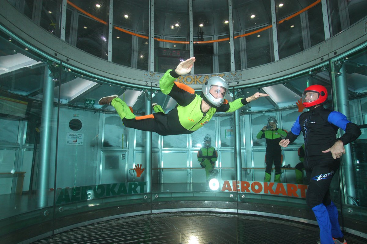 GARNIER_Willy's tweet image. Faire de la chute libre pour s’entraîner au vol Air Zéro G #BeBrave #Honor8