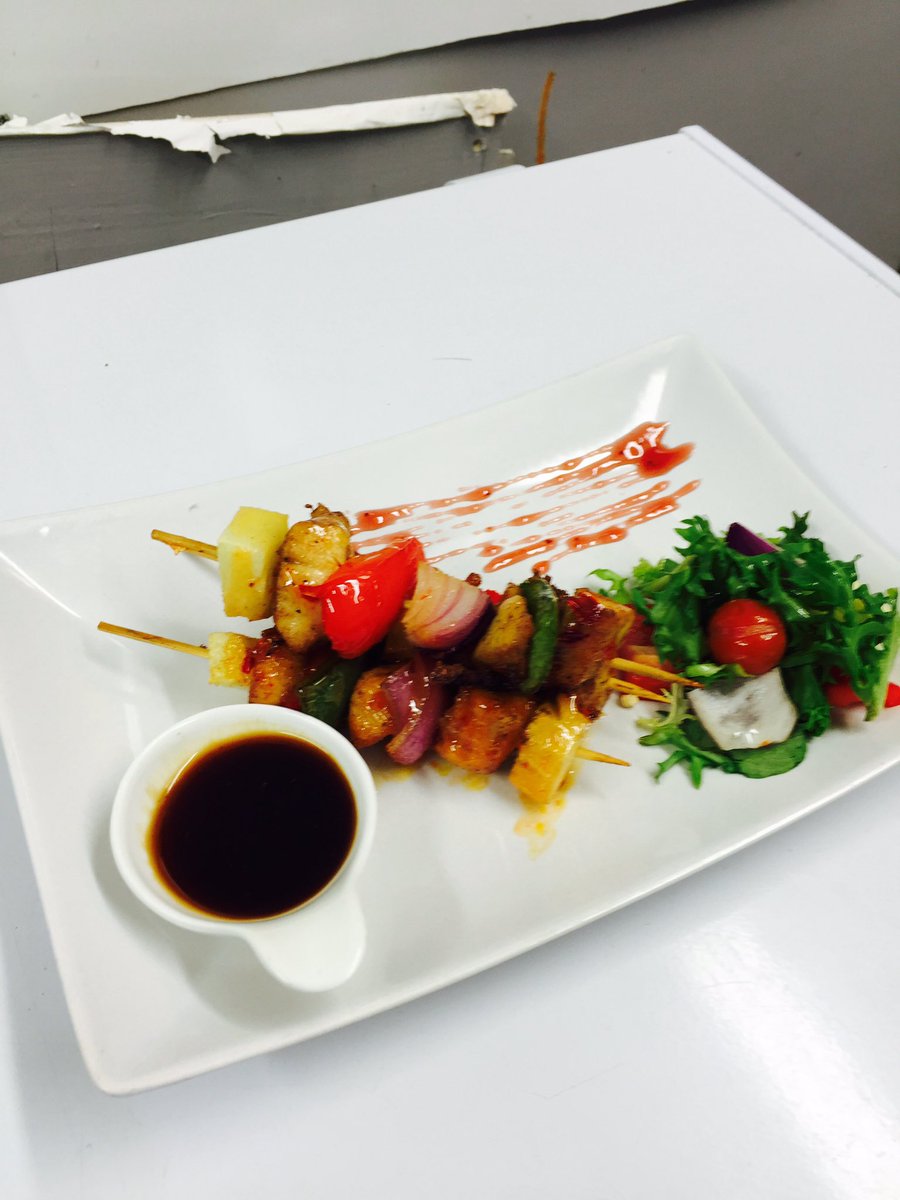 AckeeTreeLondon's tweet image. Bank holiday done now but everyday is a holiday for us cooking good Caribbean food #food #sw18