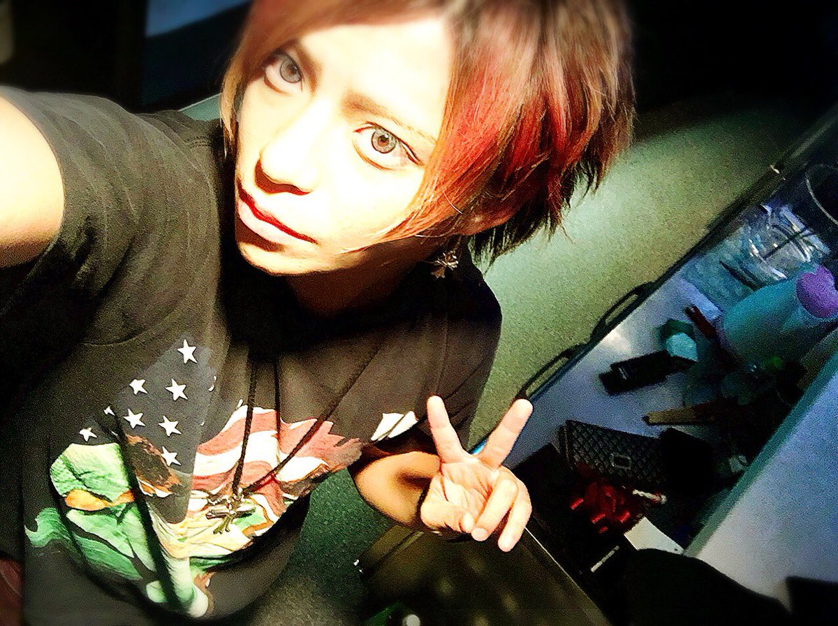 AKROS_h930's tweet photo. ☆モノマネセット連投その2☆
DIV CHISA風セット！
前の方は顔周りを隠してアウトラインはスパイラルカールや波打ちを混ぜて作りました😇
#RTした人全員フォローする 
#髪セット 
#ヘアセット好きな人RT 
#モノマネセット https://t.co/ZPf3k9IRS1