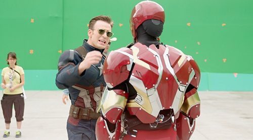 Marvel_Newz's tweet photo. NEW Behind The Scenes Photos from The Making of Marvel's Captain America: Civil War https://t.co/KDqiPojhiR
