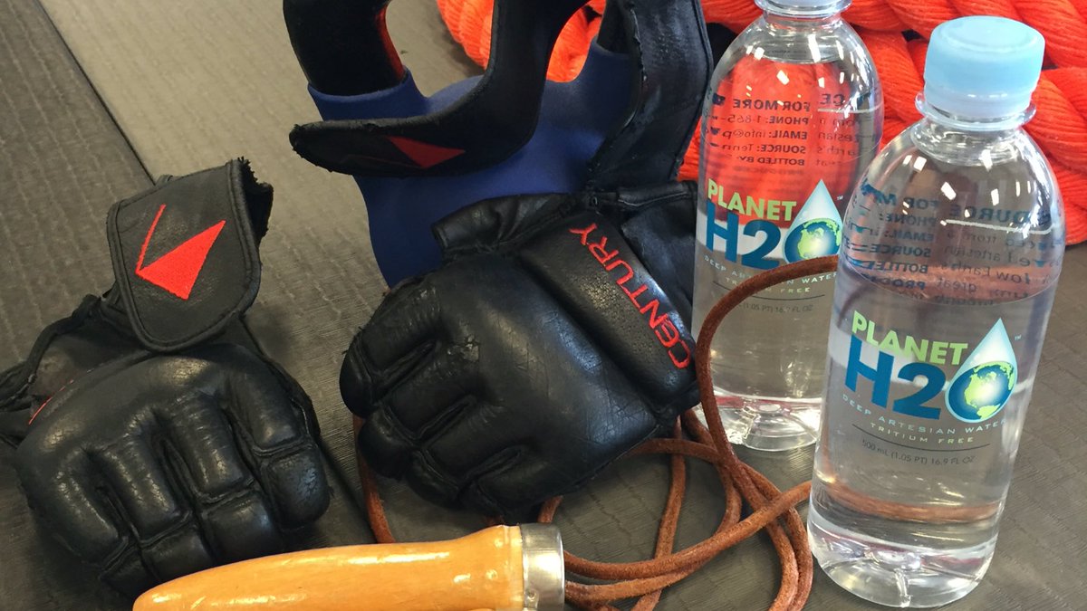drinkplanetH2O's tweet photo. The perfect workout partner. #PlanetH2O #DigDeep #alkaline #tritiumfree #youlookhot https://t.co/lPB1g4a2T6