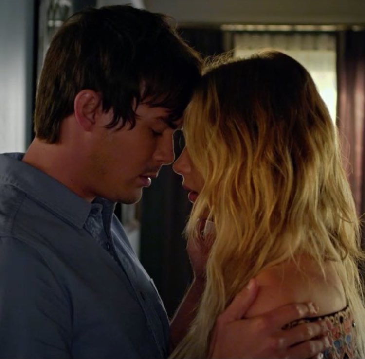 AshBenzo tweet picture