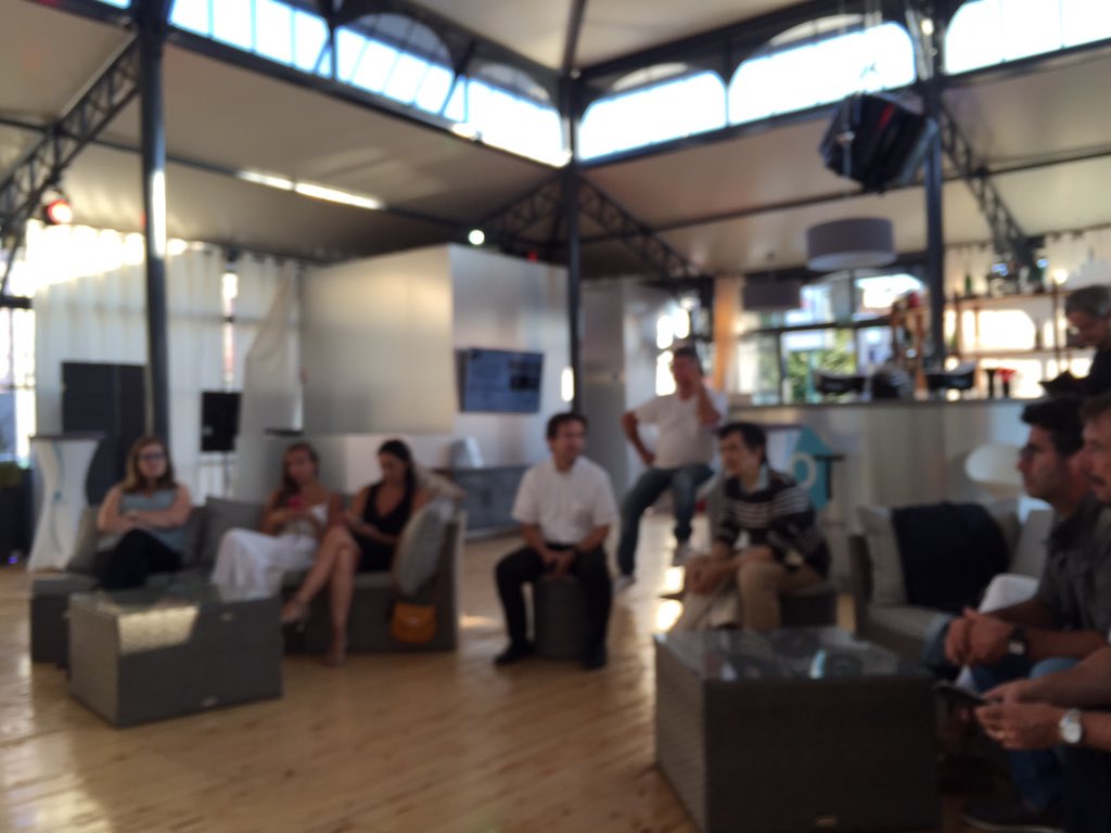 Twit apéro au @LesRDVduSPOT <a href="/lessables/">Les Sables d'Olonne</a> les twitter se rencontrent pour de vrai avec Bulle Blanc Rouge