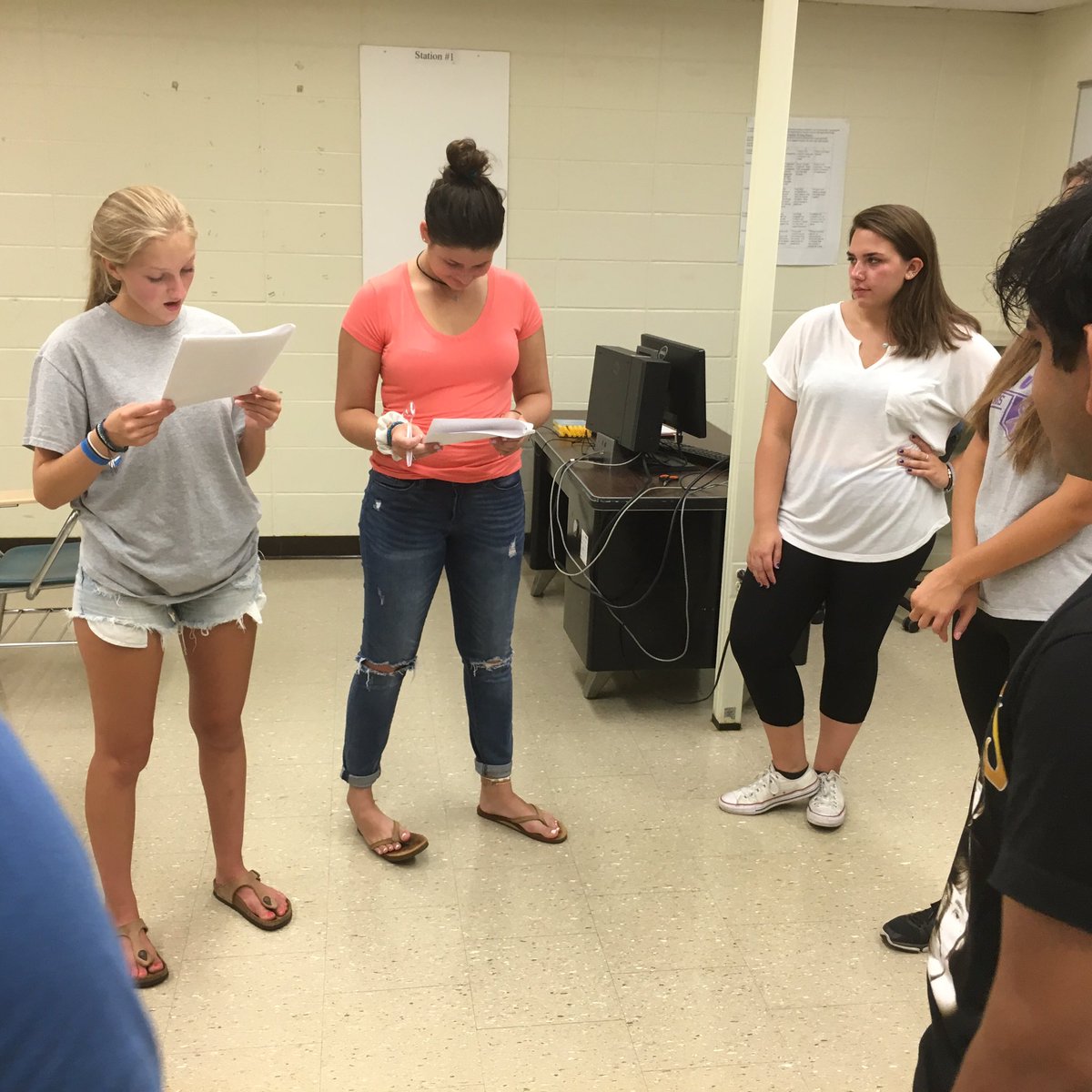 CMDunlapCT's tweet photo. @LanDCrewWHS work together on team building activities https://t.co/Sj8xozWABa