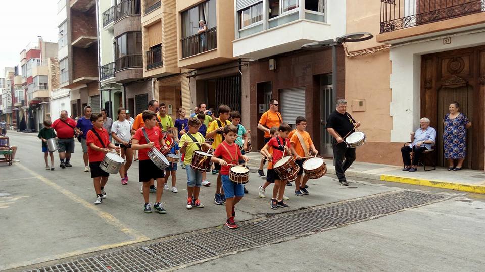 El_Senill's tweet photo. Moltes gràcies als #alumes de l'escola que ens acompanyen els matins de #bous !!!
#FestesTorreblanca2016 https://t.co/L65RVipPI1