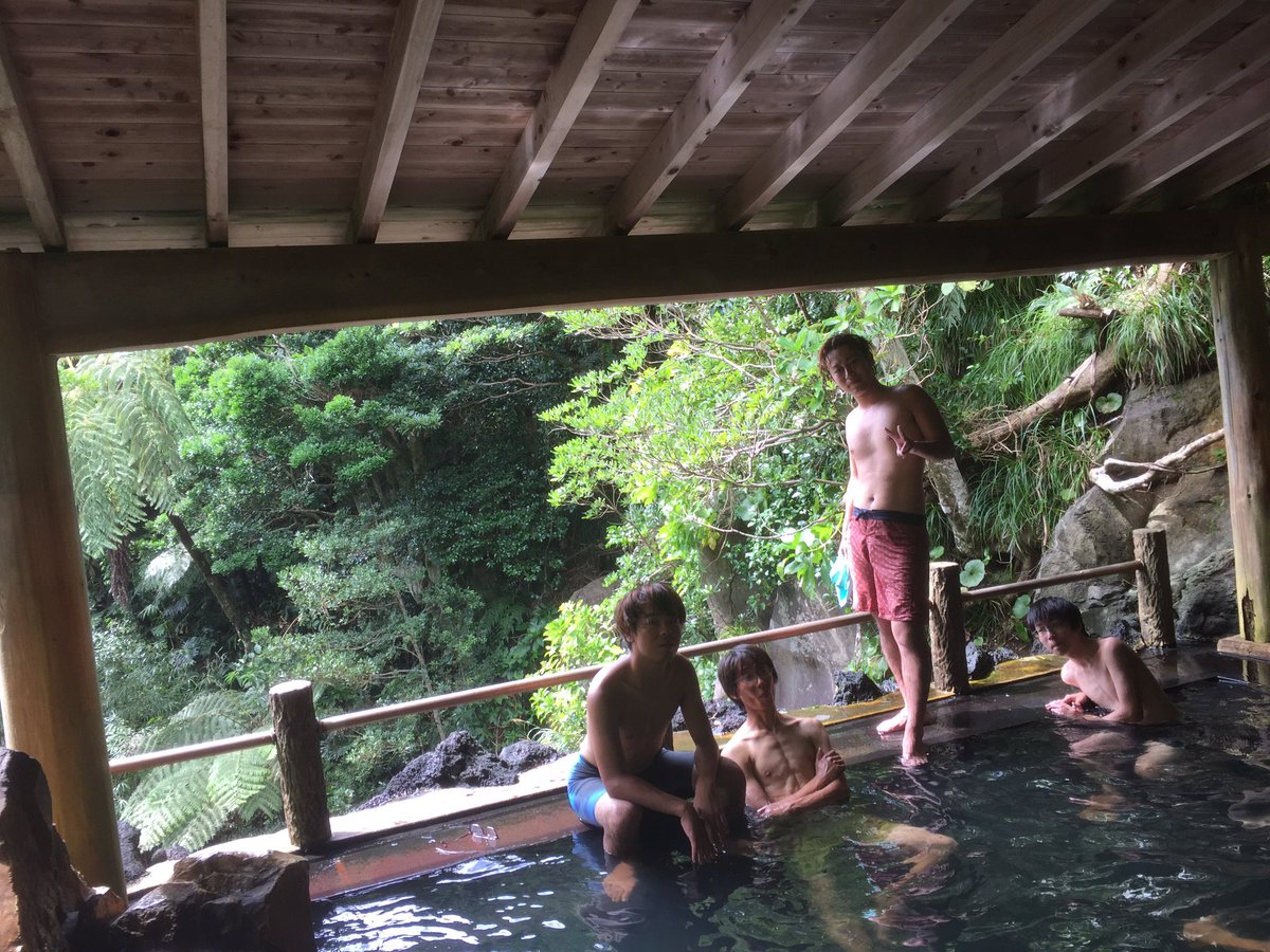 東京農業大学ダイビングクラブ در توییتر 昨日の八丈島先組でーす 昨日も台風の影響で潜れませんでした 泣泣 昼に水着で入れる天然の露天風呂行ってきました 湯加減最高です そのあとはそのまま山登り 笑 裸の人もいました笑 滝行やってる人もいましたー笑