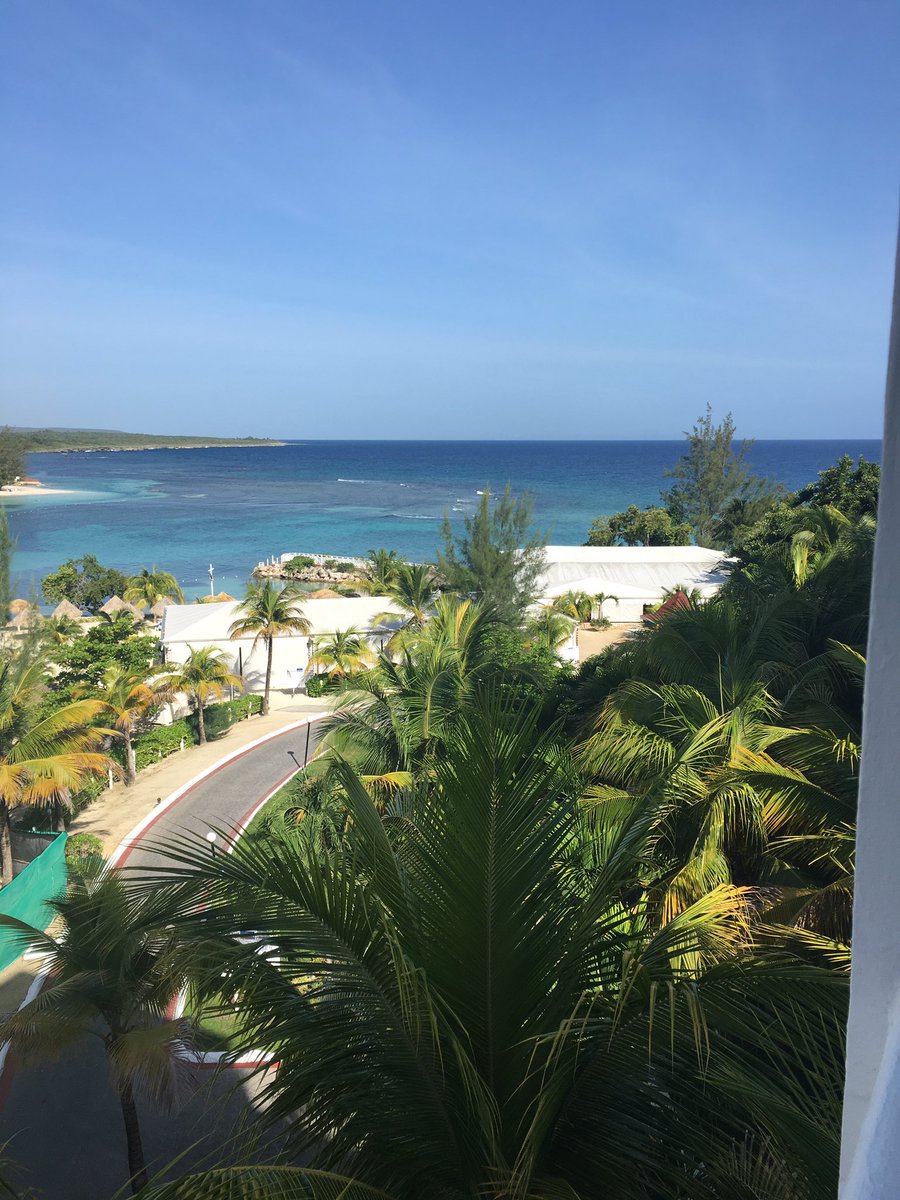 Channyjs's tweet image. Ocean views and positive thoughts 💭