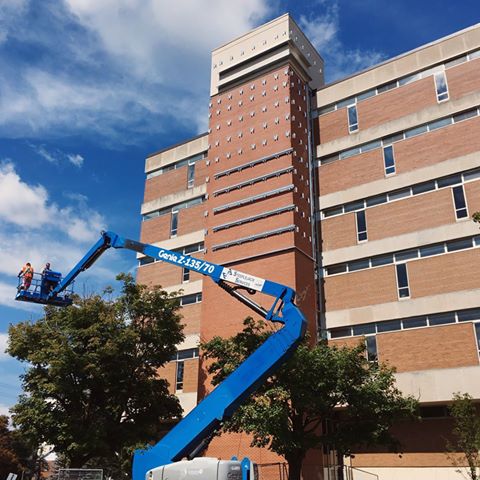 LaurierLibrary's tweet photo. Thank you @StareCityKW for the great photo of our new #SolarWall going up! #kwawesome #starecitykw #LaurierLibrary https://t.co/nCUaTkSY9b