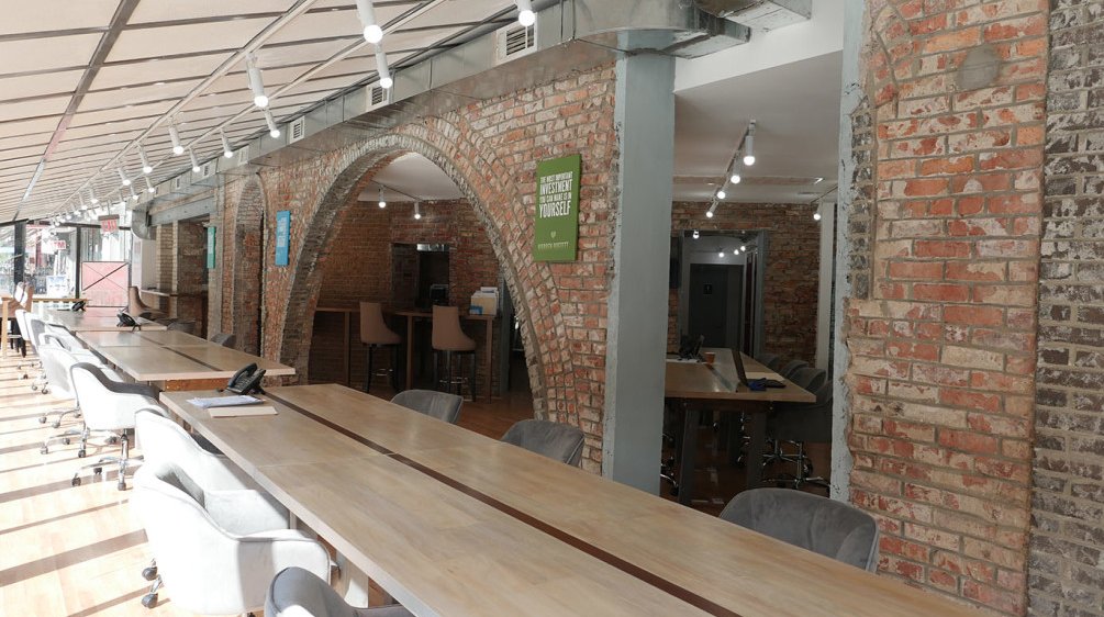Bar_Works's tweet photo. Hanging out at the West Village location. What seat would you choose!? #barworks #startuplife https://t.co/f6PAMuTXxJ