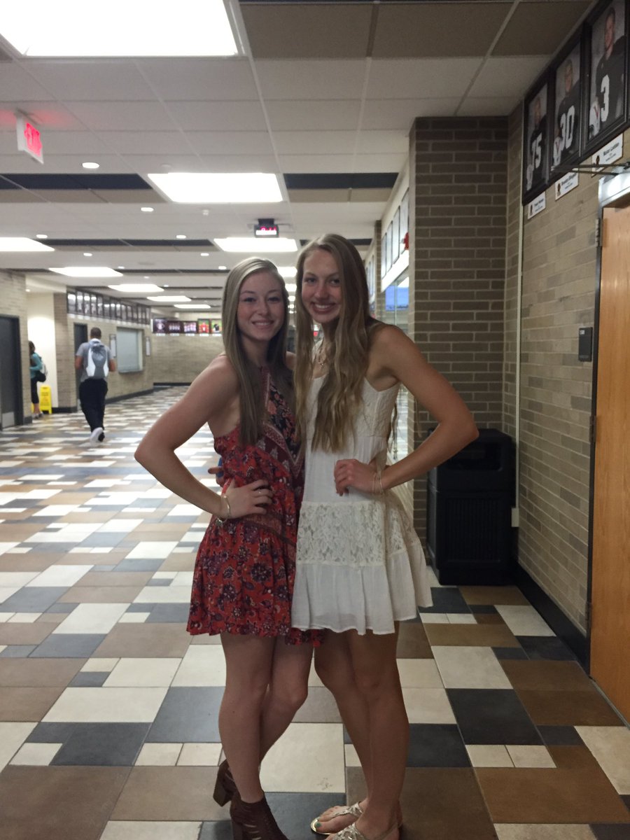 MadieHeinen12's tweet photo. GAME DAY!!!!!!🌺 #letsgetbeachy https://t.co/M6VX00SwCa