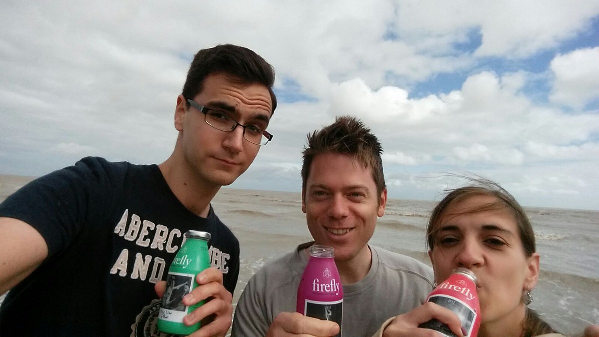 Victorienth's tweet image. Great day at the beach in #Rye with @FireflyTonics !! #feelingfly ! Love the num6!!