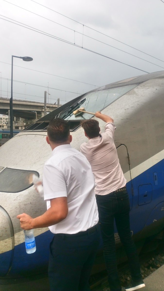 gregdenice's tweet image. Merci.    Sans eux le #tgv 6180 ne serai pas parti... #sncf @SNCF  #Nice