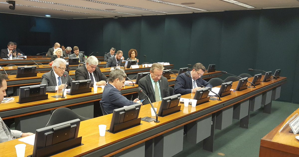 23rubensbueno's tweet photo. Participo neste momento de mais uma rodada de debates sobre o #PL4850 que engloba as #10medidasanticorrupção. https://t.co/DFsz8TLG7L