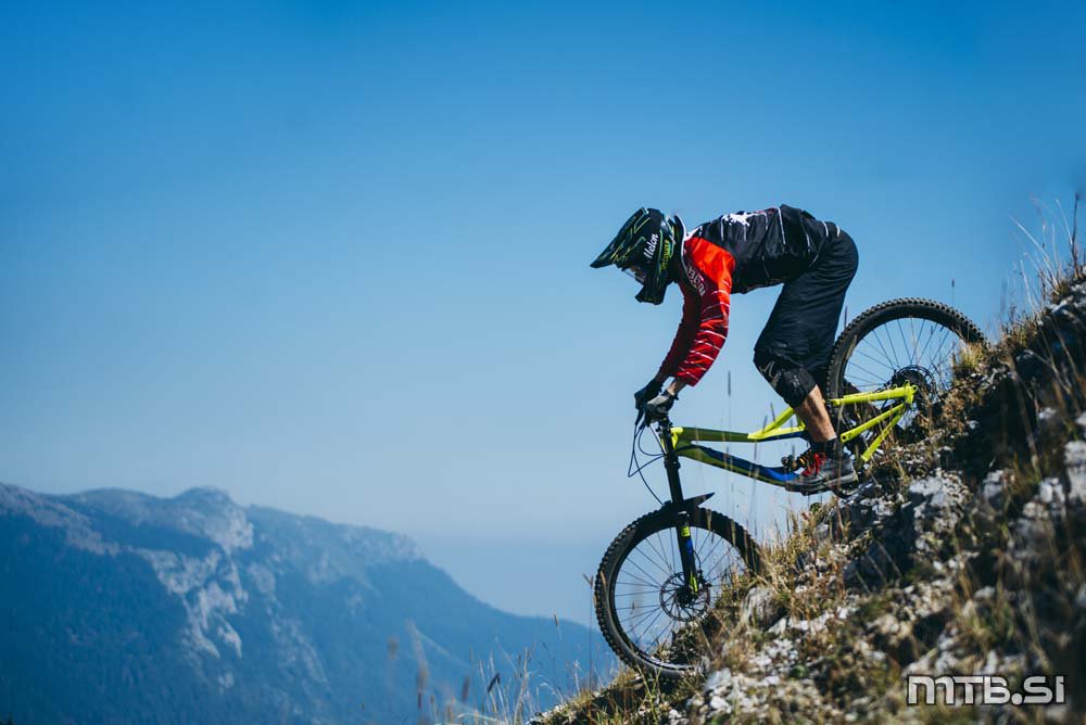 mtbsi's tweet photo. Fotogalerija @KlemenHumar z #dhsorca #downhill #soriškaplanina #SloDH https://t.co/yR4ef17PlK https://t.co/8GpMlMqHM8