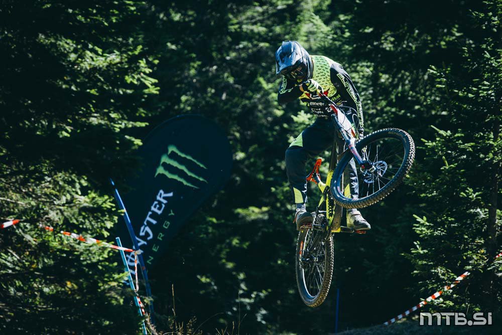 mtbsi's tweet photo. Fotogalerija @KlemenHumar z #dhsorca #downhill #soriškaplanina #SloDH https://t.co/yR4ef17PlK https://t.co/8GpMlMqHM8
