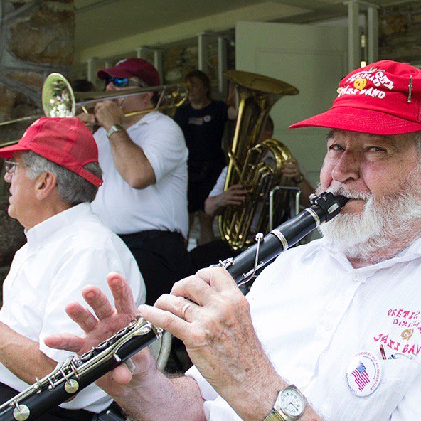 berksstories's tweet photo. Soul music comes in many shapes &amp; sizes. #berkspa #dixieland #soulmusic #clarinet #jazz https://t.co/Em7wSfoEp3 https://t.co/5BmUbIbfpp