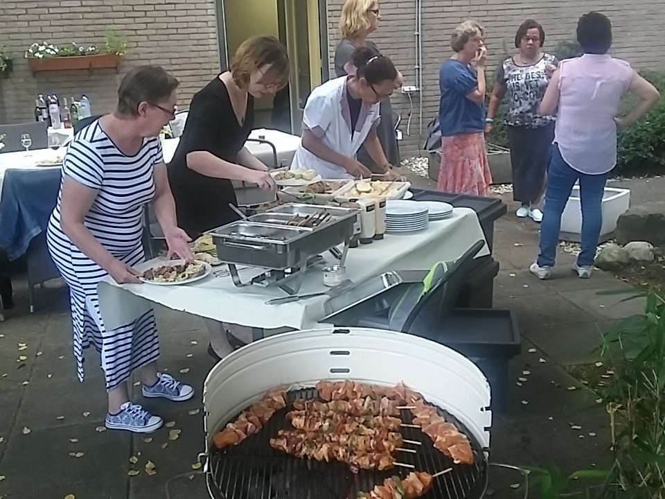 Bbq bij waelestein @Leliezorggroep verzorgd Door lunchroom <a href="/deSpecialiteit/">de Specialiteit</a> mooi weer lekker eten leuke mensen