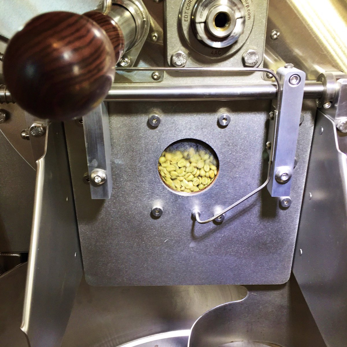 CaffeAmmi's tweet photo. Roasted a special #coffee for @brokenbowbrew 's #hvcbw Double Broken Heart Stout. #smallbatch #caffeammi craftbeer https://t.co/XU9vbPXQW1