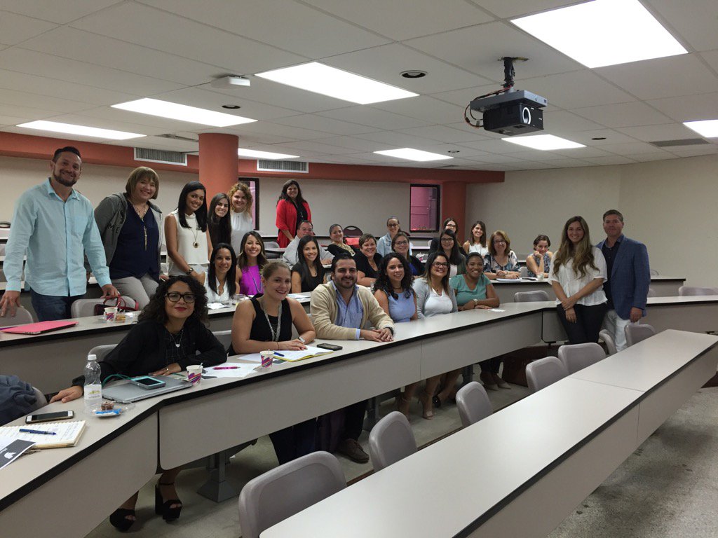 andresclaudio's tweet image. Aquí aprendiendo con Twitter y el OMG Team @mjdrinkwater @marielaj