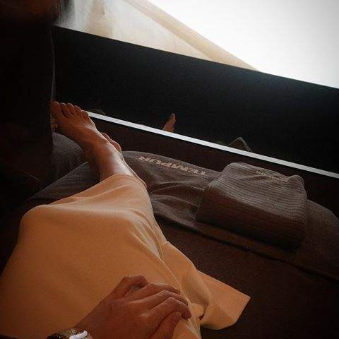 ALPHAside's tweet photo. Damn. It's happen again RT "@AlexRinald: Watching with boo's. It's happen if your girlfriend is your bestfriend's https://t.co/dX7qoClDCh"