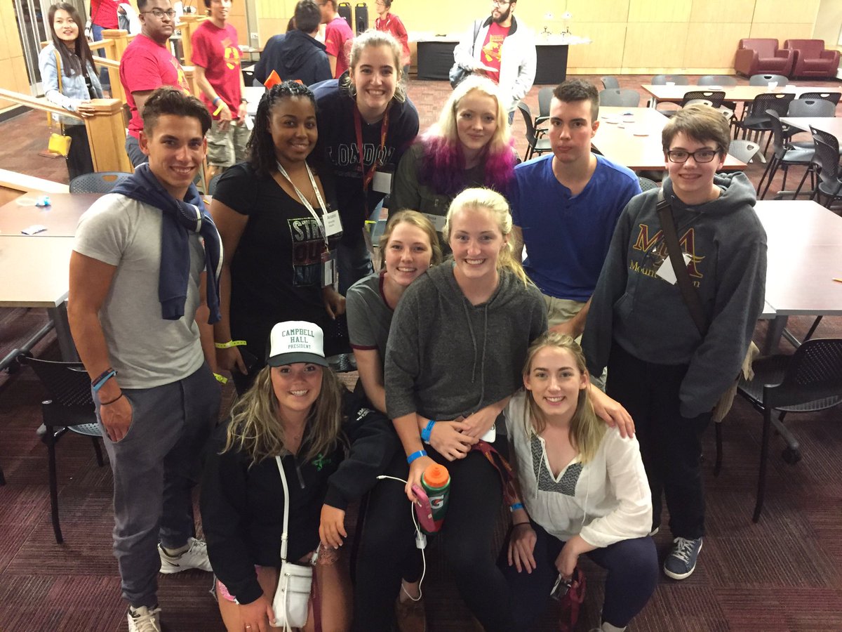 GeckoNews's tweet image. Had a great time meeting all the early arrivals at trivia last night.  Didn't win, but we won where it counts! 🐸🐸