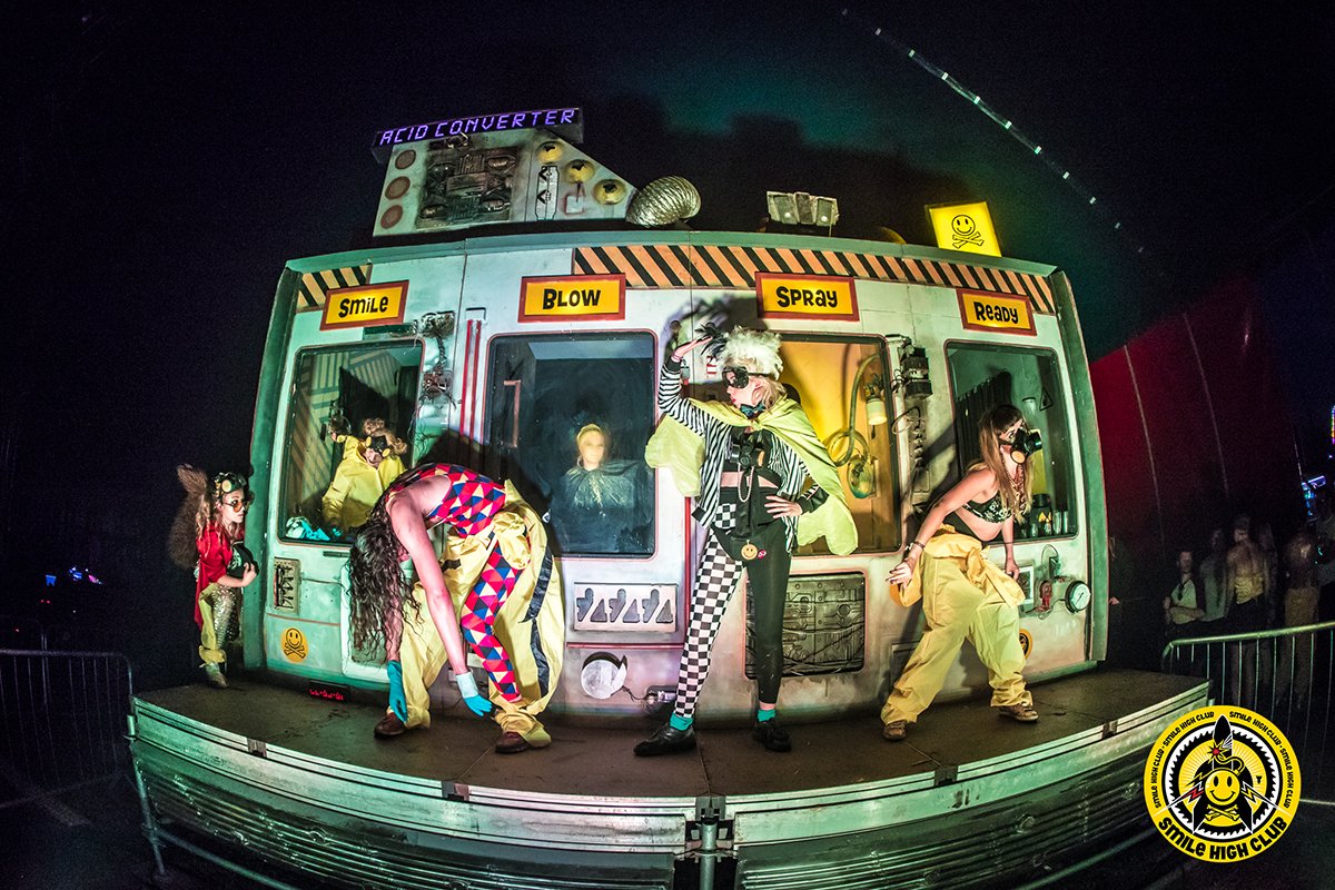 FatboySlim's tweet image. Thanks @Creamfields for having our @Smile_HighClub arena again this year &amp;amp; our guests!
Pics: facebook.com/fatboyslim/pho…