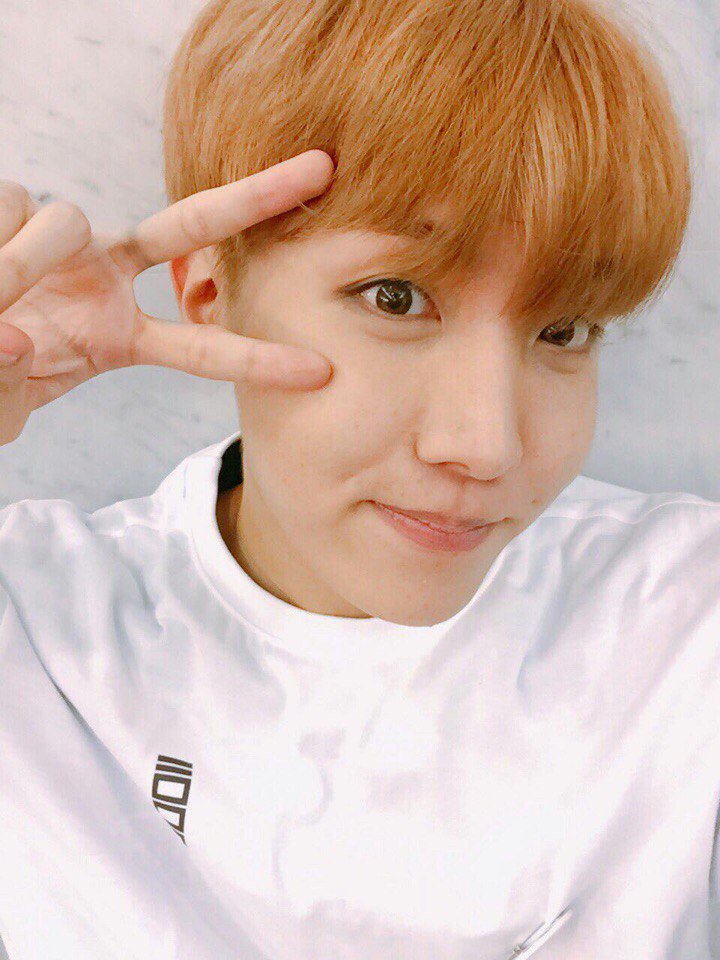 ReginaAlBlack's tweet photo. #RuARMYLOVEYOUJHope
It is not know what to write, I just want to say I love oppu ❤ https://t.co/0321y2GVc7