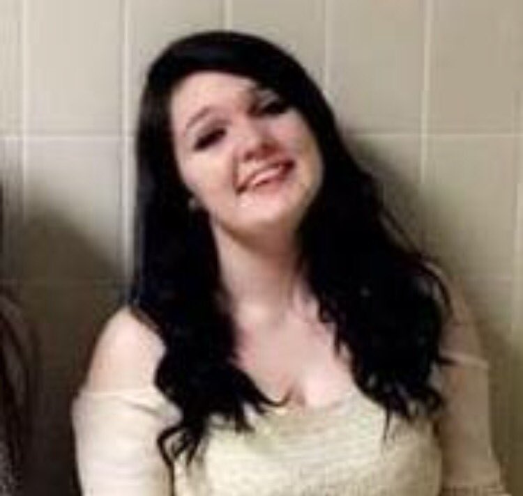 justinenoeeel's tweet image. tb to when my grandma cropped me out of this photo then put it on facebook just w tia