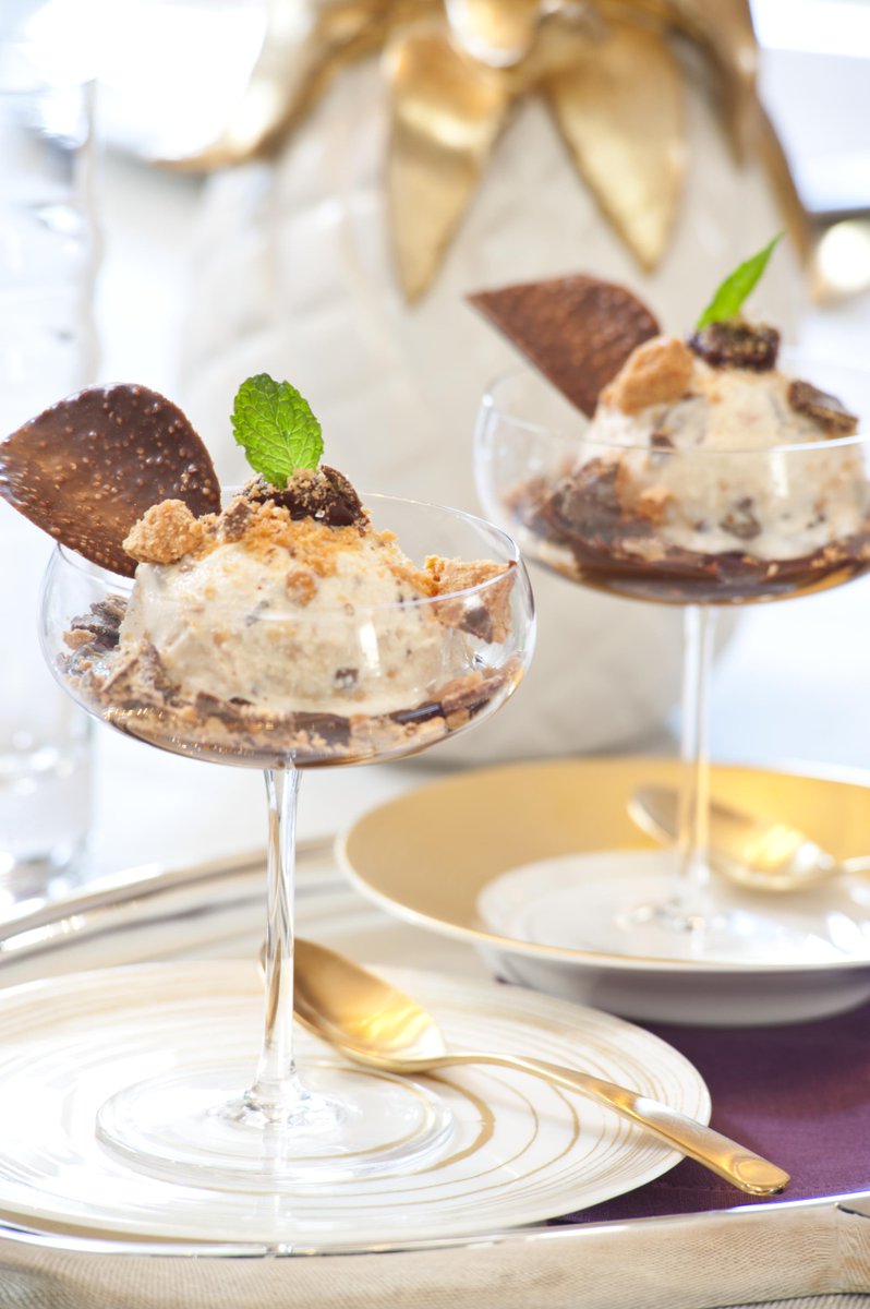 h2hShowcase's tweet image. RT @Krissa_THstyle:  candy bar-topped ice cream dessert is delicious. @traditionalhome #PureImagination #CandyMan