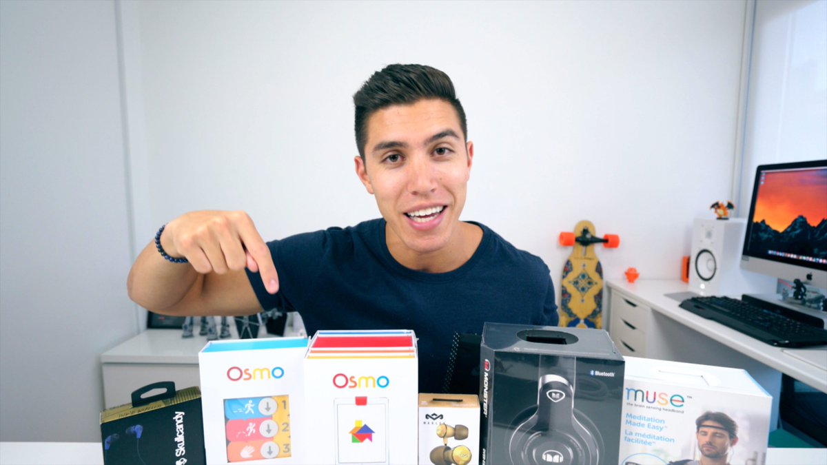 KarlConrad's tweet image. BEST Lifestyle Tech of 2016
youtube.com/watch?v=FQJiUJ…

There's SWAG BAG GIVEAWAY ALSO!
@BestBuyCanada #BestYearBestBuy