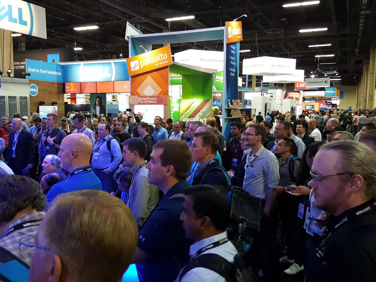 nileshmdeo's tweet image. @sakacc rocks the booth and answers all questions from customers #VMworld2016 #EMCCloud