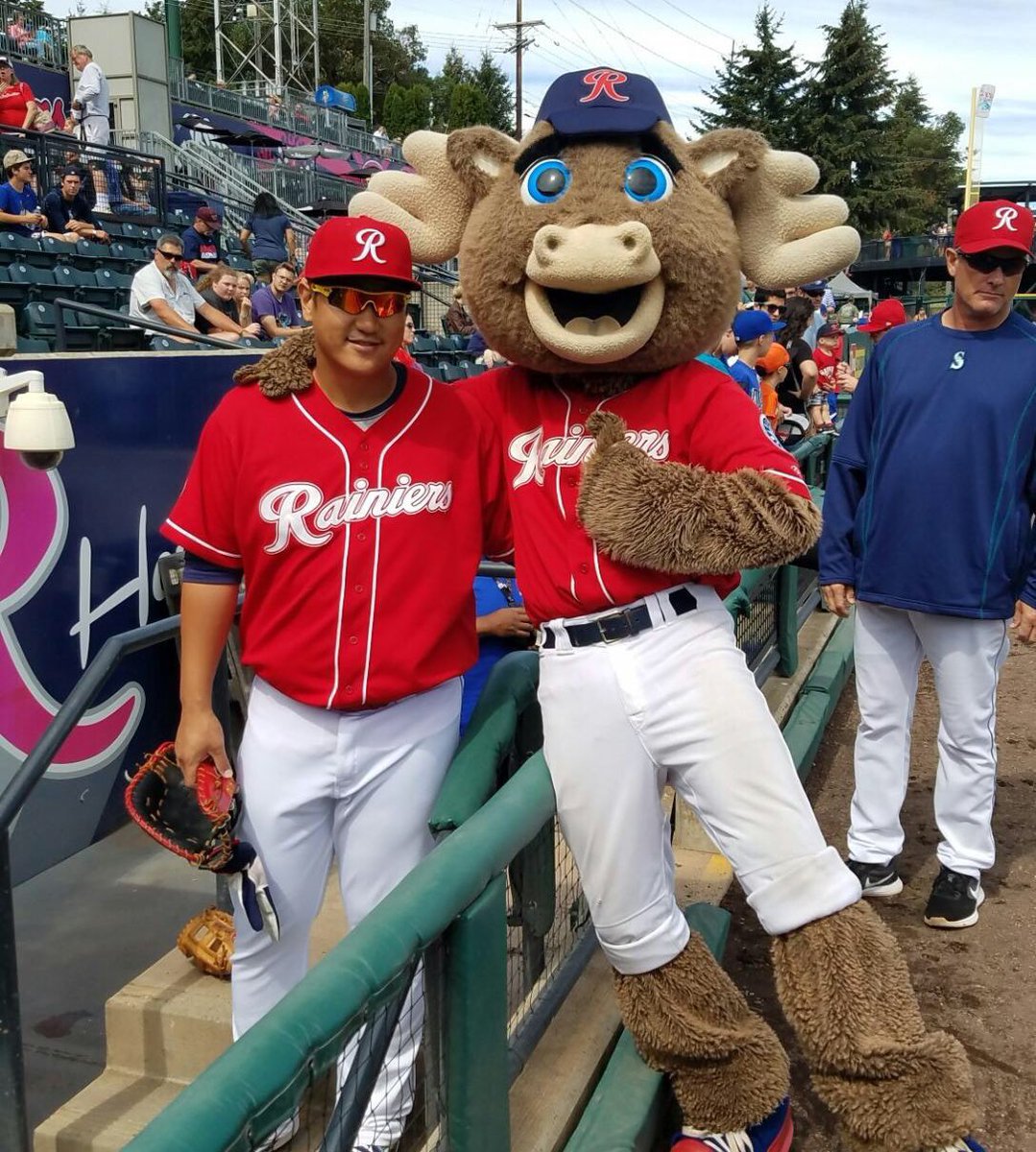 I'm proud to be endorsed by Dae Ho Lee (<a href="/bigboy10/">Dae Ho Lee (이대호)</a>) in my quest to win Mascot of the Year! voteforrhu.com