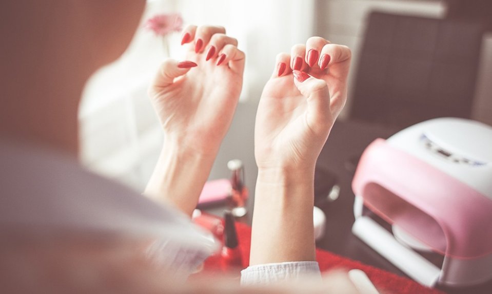 Shopnetic's tweet image. 6 things that tell you should change your nail salon → ow.ly/tKsM303hF2I 
#nailcare