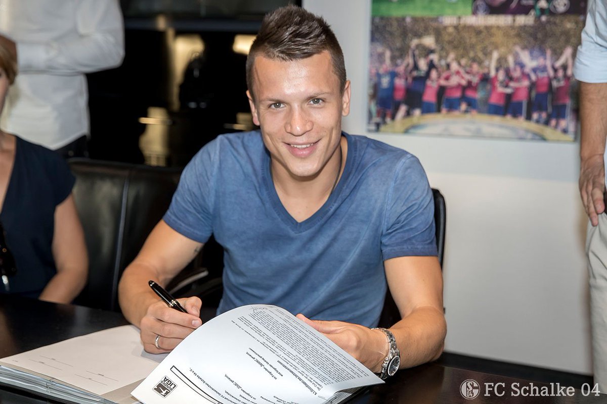 s04's tweet photo. Transfer perfekt: Yevhen #Konoplyanka ist ein Schalker! 🔵⚪️ #WelcomeKono 👋

https://t.co/TqqqThlY30 #S04 https://t.co/W6rdi3PbHN