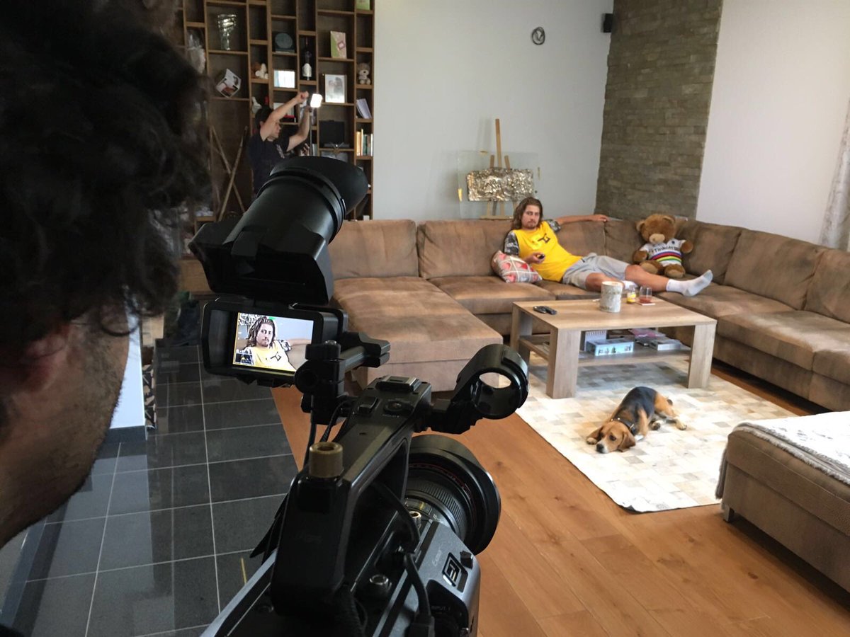 petosagan's tweet photo. Have you seen my last *sunroot movie? I got a few backstage photos for you https://t.co/ObiZ1VMHMY