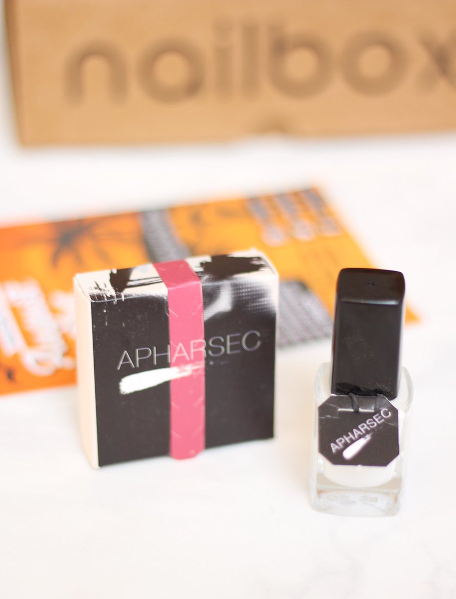 The Apharsec stamping tool and polish will add the details to finish your nail look 😍