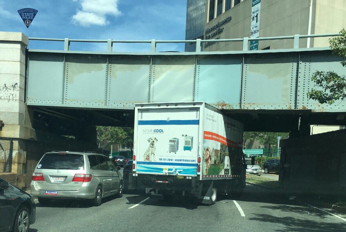 MassStatePolice's tweet photo. #MAtraffic Overheight Truck; Storrow Dr EB at Longfellow.

STUDENTS: Check ur route b4 coming in w/moving trucks https://t.co/eFO2tJxNUp