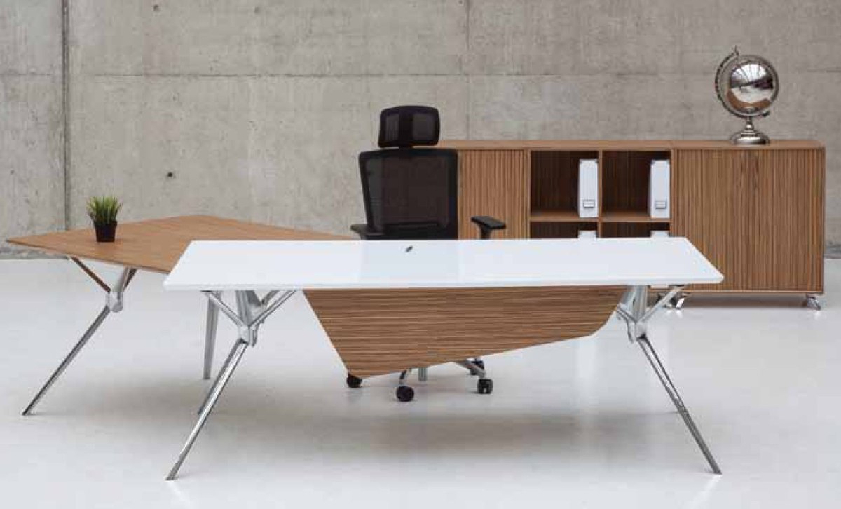 مكتب تريو +وحدة ادراج بها 3 درج + طاولة شاهي 120 سم
+خزانة حفظ الاوراق 240 * 45 سم يمكن تقسيمها الى ثلاث قطع منفصلة