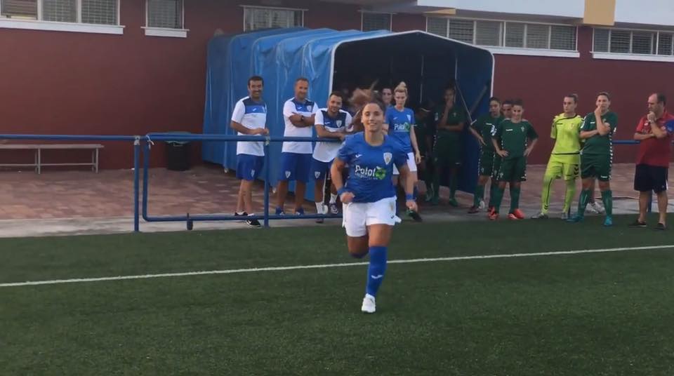 ClickMagazine1's tweet photo. @TamaraGarcia_2 #NewFaceClick juega su primer partido con el Alhama CF Femenino. https://t.co/97QqQiYH3l https://t.co/6euwiiWdYH