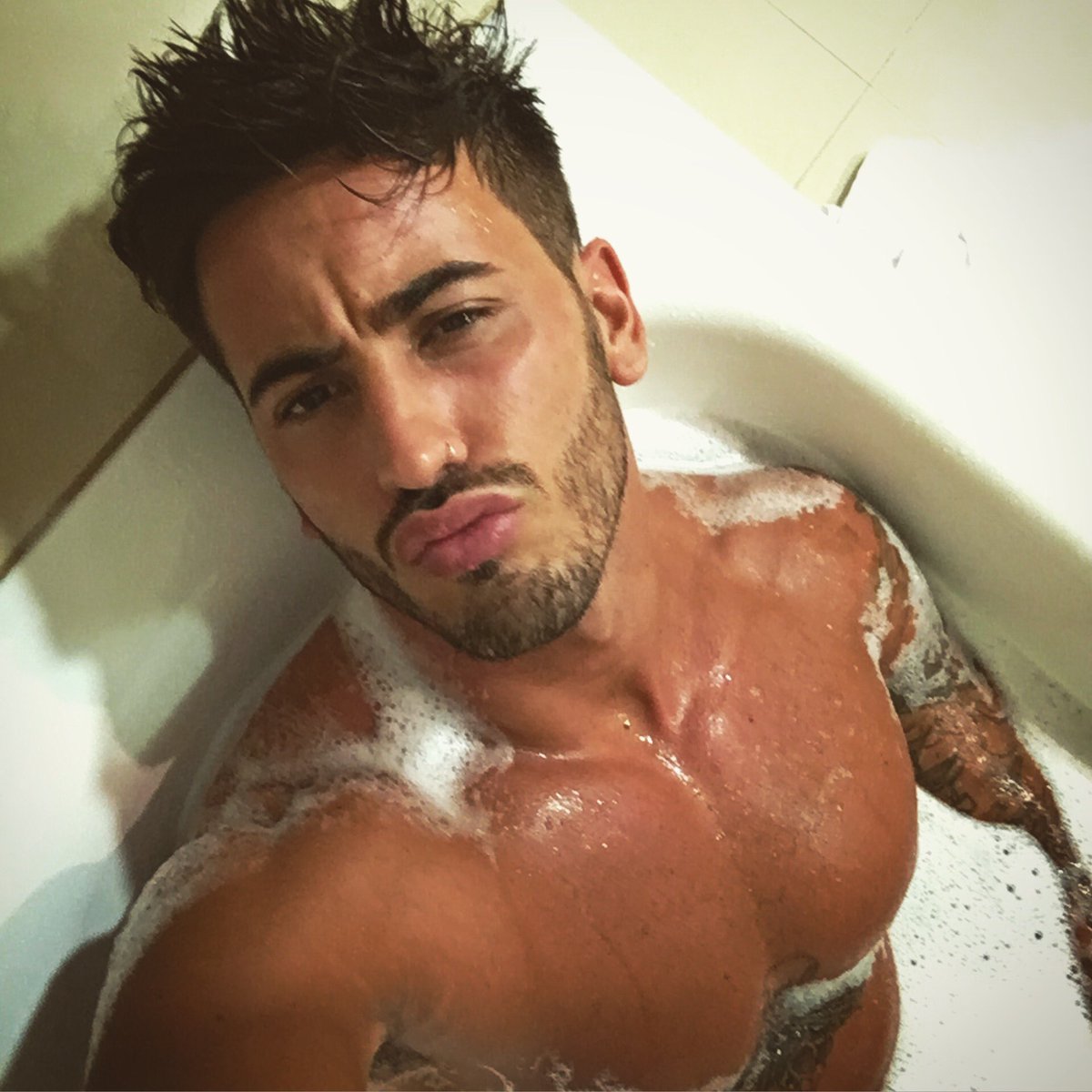 Ivangoonzalez_'s tweet photo. RELAX!!!🐥🛁💭💦🎶 #buenasnoches #martesdiferente 💋 https://t.co/Hwm0yXX84t