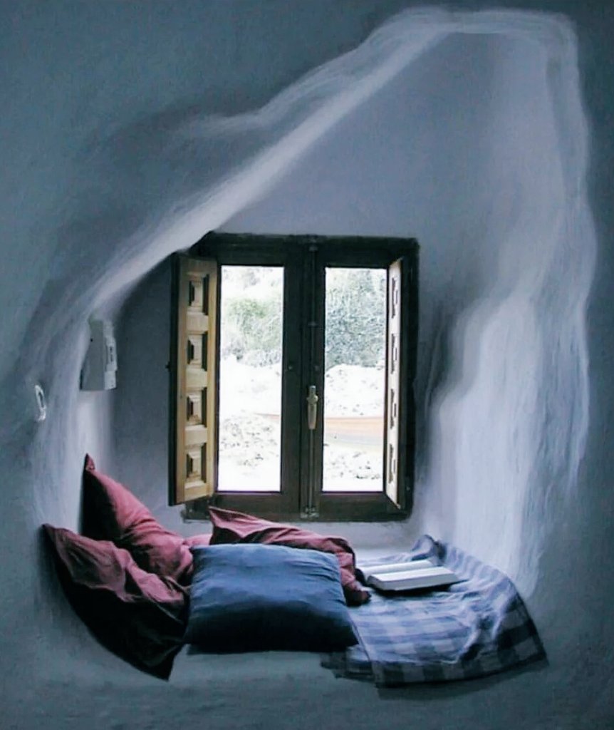 Yağmurlu bir günde kahvemi alıp burada 1000sayfa kitap yazabilirim.