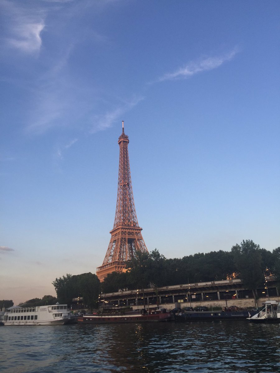 DreamCatcherDCC's tweet photo. Bonjour Paris! 🇫🇷 #paris #effieltower #travel  #lifestyle #dcclifestyle #dreamcatcherlifestyle https://t.co/1sHXjudx44