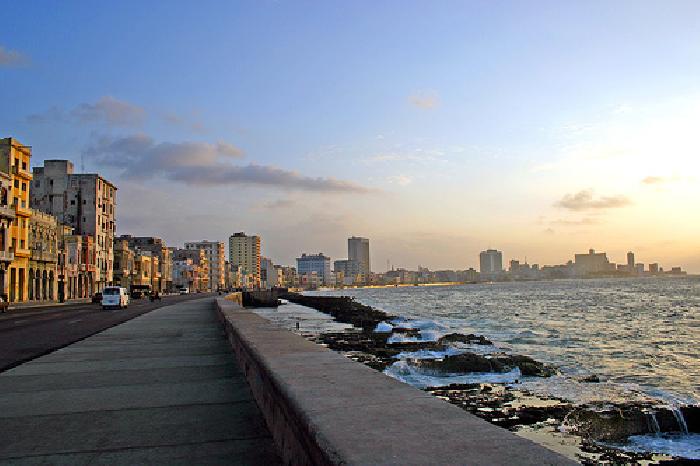Thefunplan_Uni's tweet photo. ¿Quién no ha soñado con visitar La Habana? ¡Pues es vuestra oportunidad! https://t.co/yDqg8JLmng https://t.co/tm3ooRwIwE