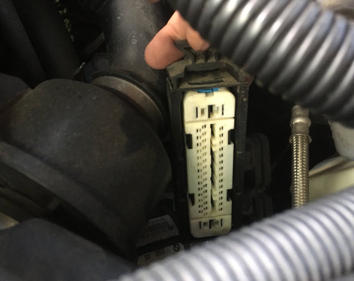 4bby3lizabeth's tweet image. To have ABS, the #ABSmodule should probably be plugged in, right? #whadafuq #BMWZ4