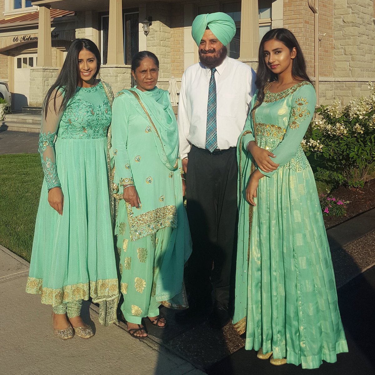 Ndp leader jagmeet singh and fashion designer gurkiran kaur are now officially mr. Wedding Gurkiran Kaur Sidhu : Gurkiran Kaur on Twitter: "when the whole crew matching…
