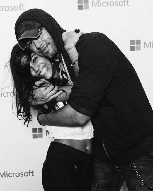 theysaylu's tweet photo. I'm leaving this tweet pinned on my profile until I meet the most important person in my life @enriqueiglesias ♡ https://t.co/nsKNBoLUku