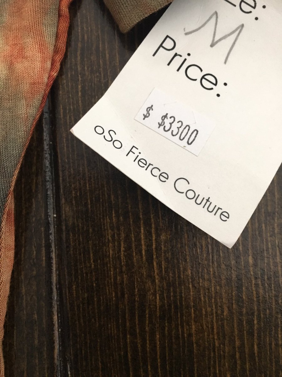 joshjamesxxx's tweet photo. 1. Who mailed me this $3,300 dress?
2. Who would pay $3,300 for this dress? https://t.co/WMF67t6XWn